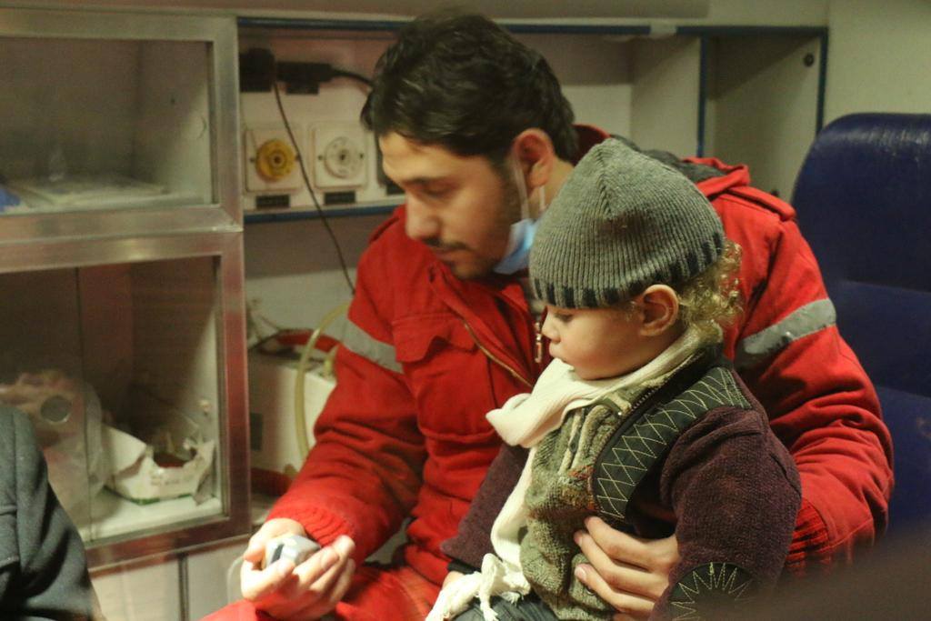 Un enfant évacué pour des soins médicaux de la Ghouta Orientale de Damas, le 29 décembre 2017