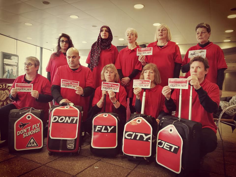 Les militants à l'aéroport de Londres-City.