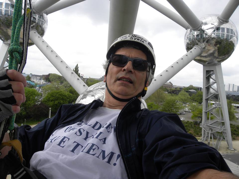 Pascal Henrion à l'Atomium en solidarité avec les enfants syriens